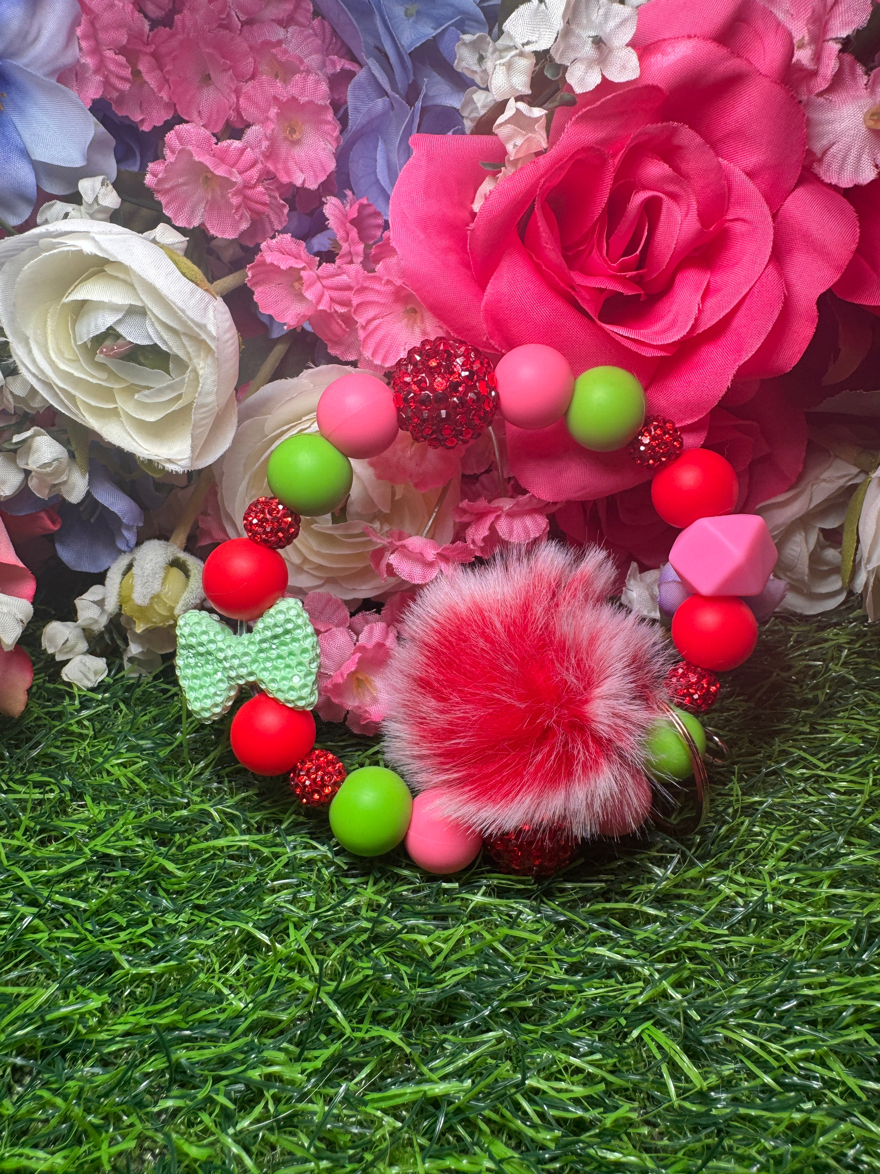 Kiwi summer wristlet