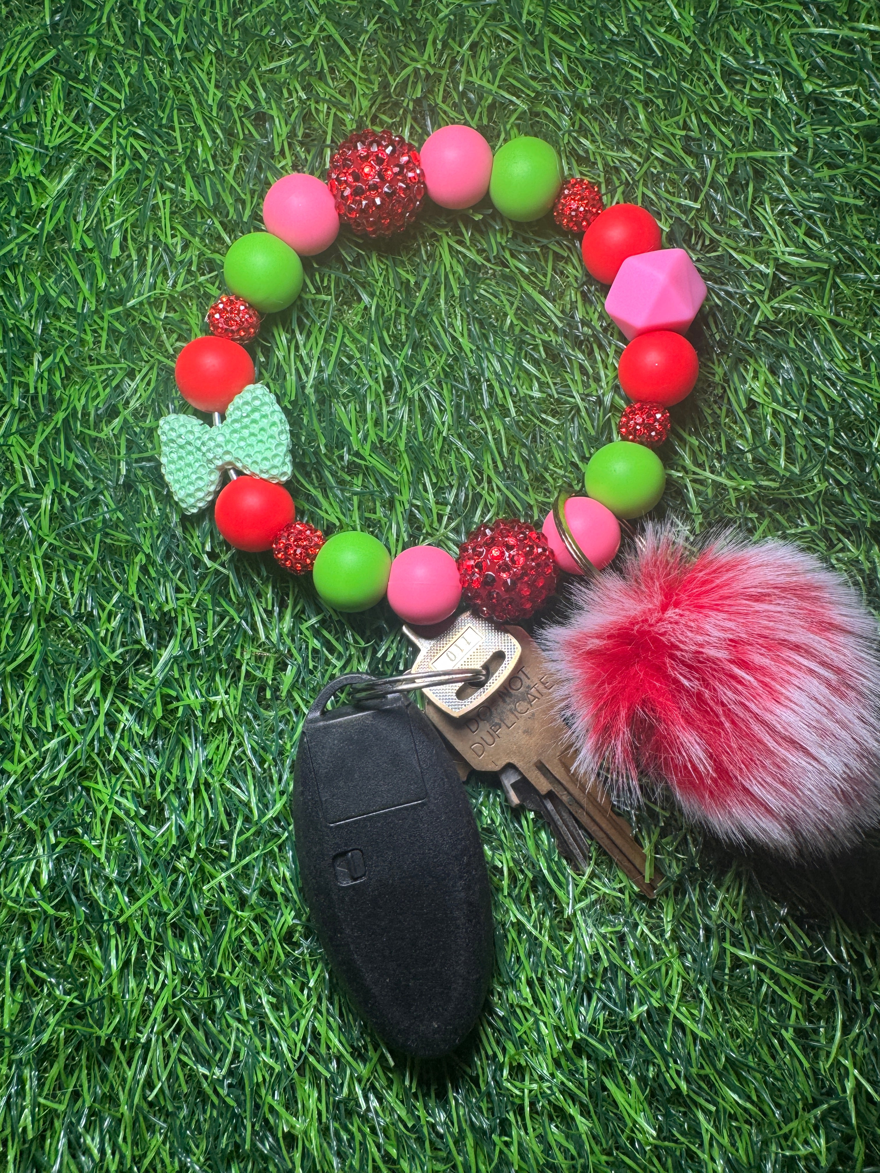 Kiwi summer wristlet